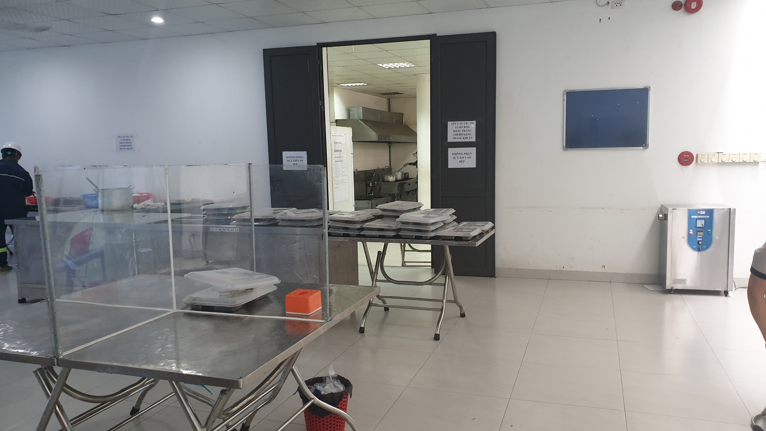 z2847964490444_f6fbad5c8e281c27006f705bc9e1cdaf khu-mui-bep-an-tap-the