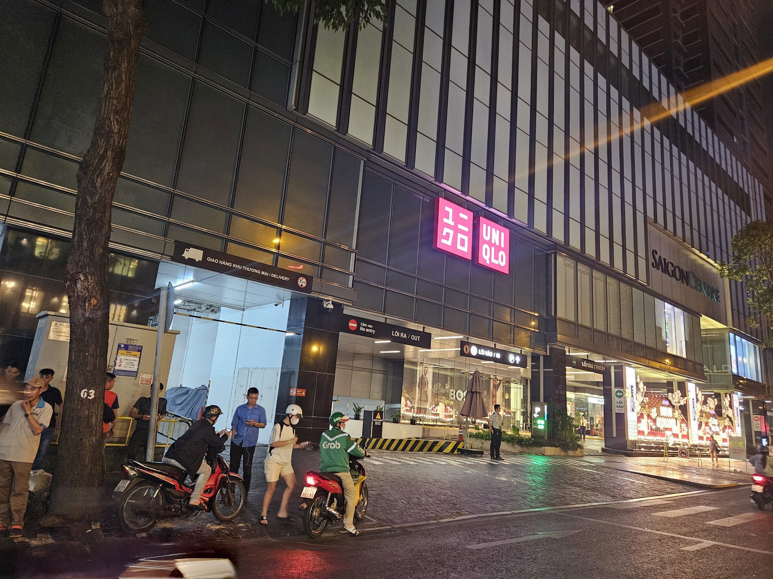 Trung tâm thương mại mà nhà hàng lắp đặt máy lọc tĩnh điện tọa lạc